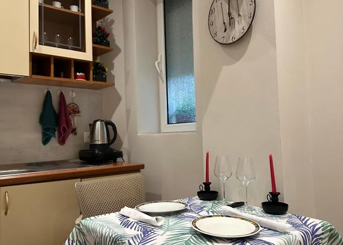 Tirana Home 地拉那